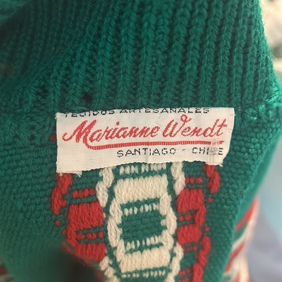 Marianne Wendt Aztec Collared Shawl Cover Green White Red READ Chile - Picture 7 of 11